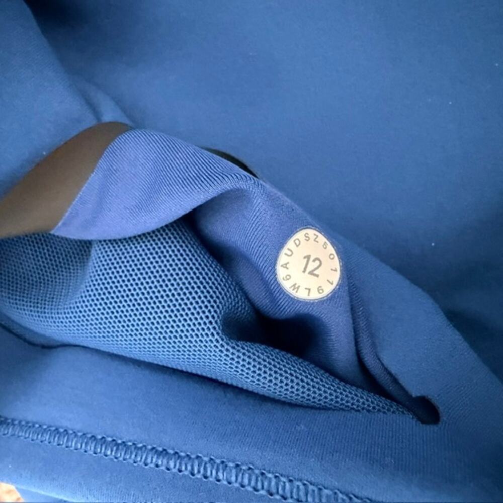 Lululemon In Movement Crop 19" Deep Marine Blue Leggings Athletic Women's 12 - Picture 3 of 8